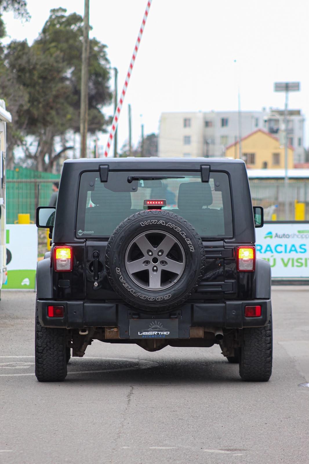 Jeep Wrangler Sport — foto 5 de 10